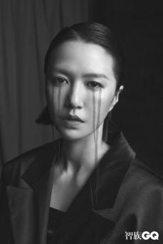 谭维维流泪妆，暗黑风格写真登《智族gq》最新杂志写真图片